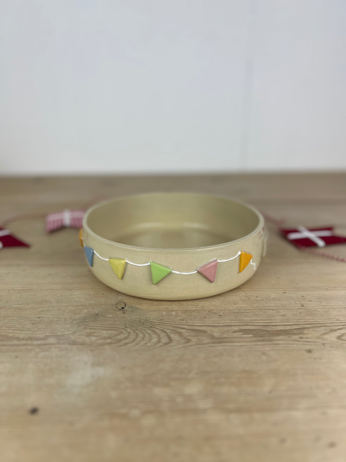 Stor fødselsdagsskål m. vimpel