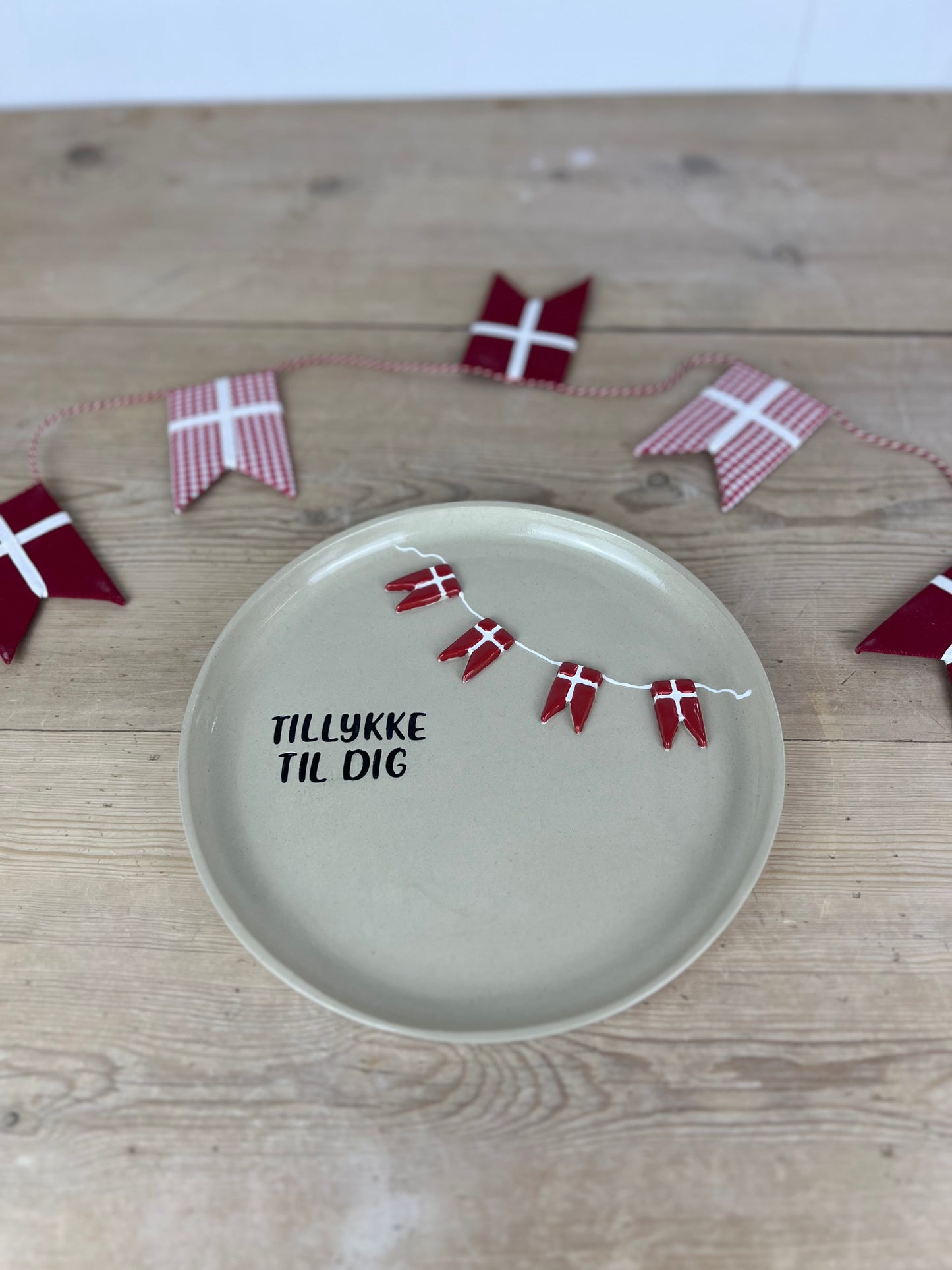Mellem fødselsdagstallerken m. flag