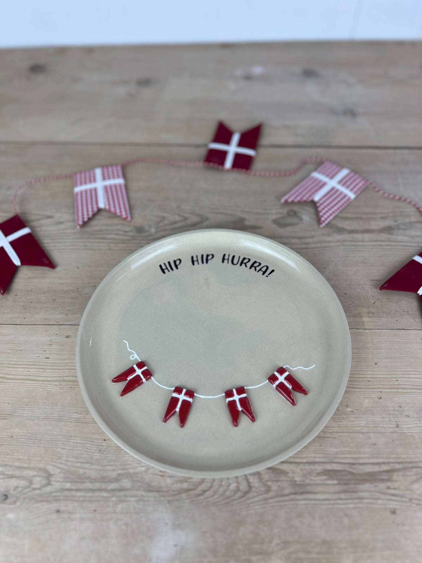 Mellem fødselsdagstallerken m. flag