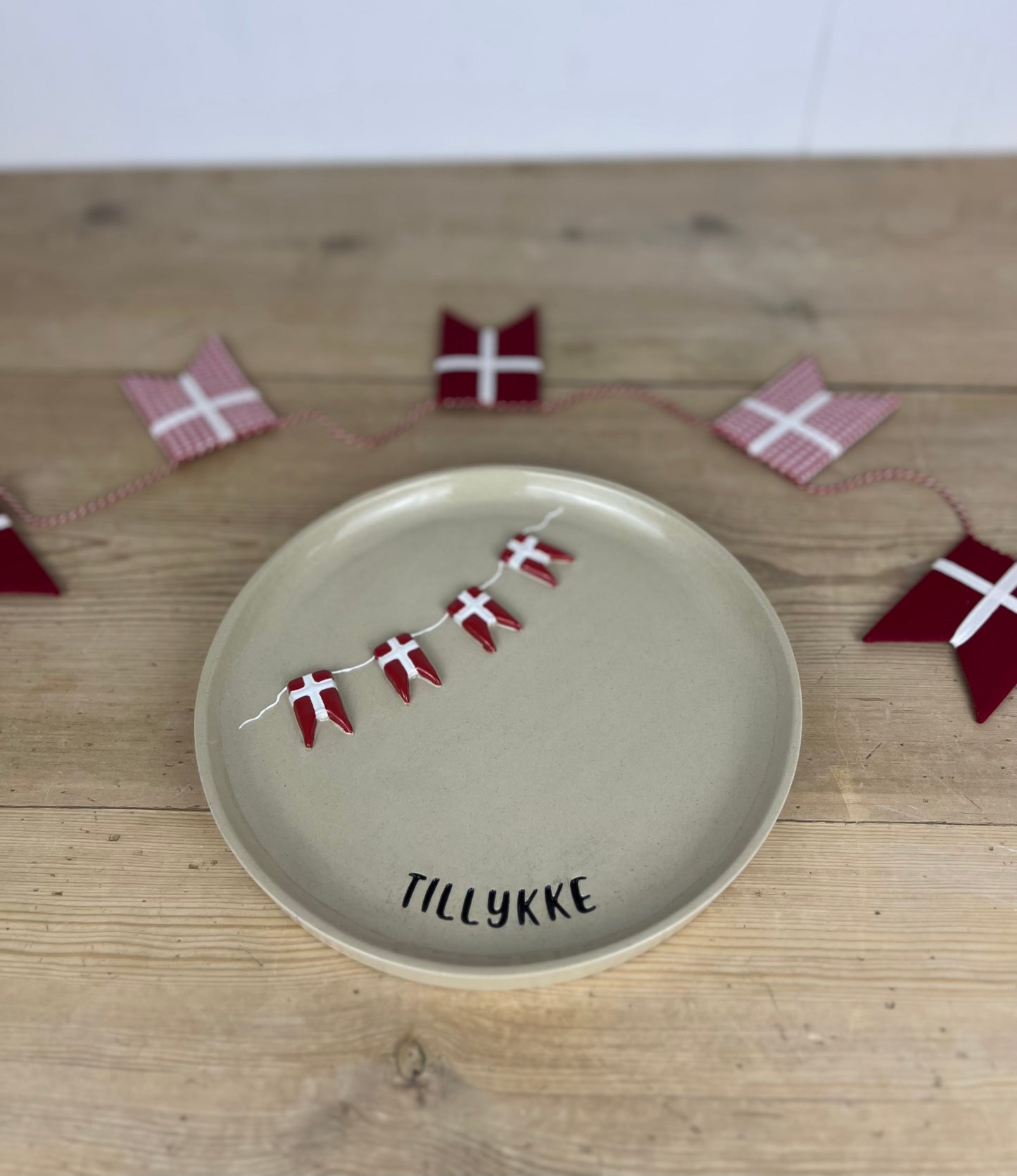 Mellem fødselsdagstallerken m. flag