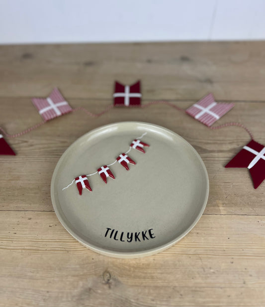 Mellem fødselsdagstallerken m. flag