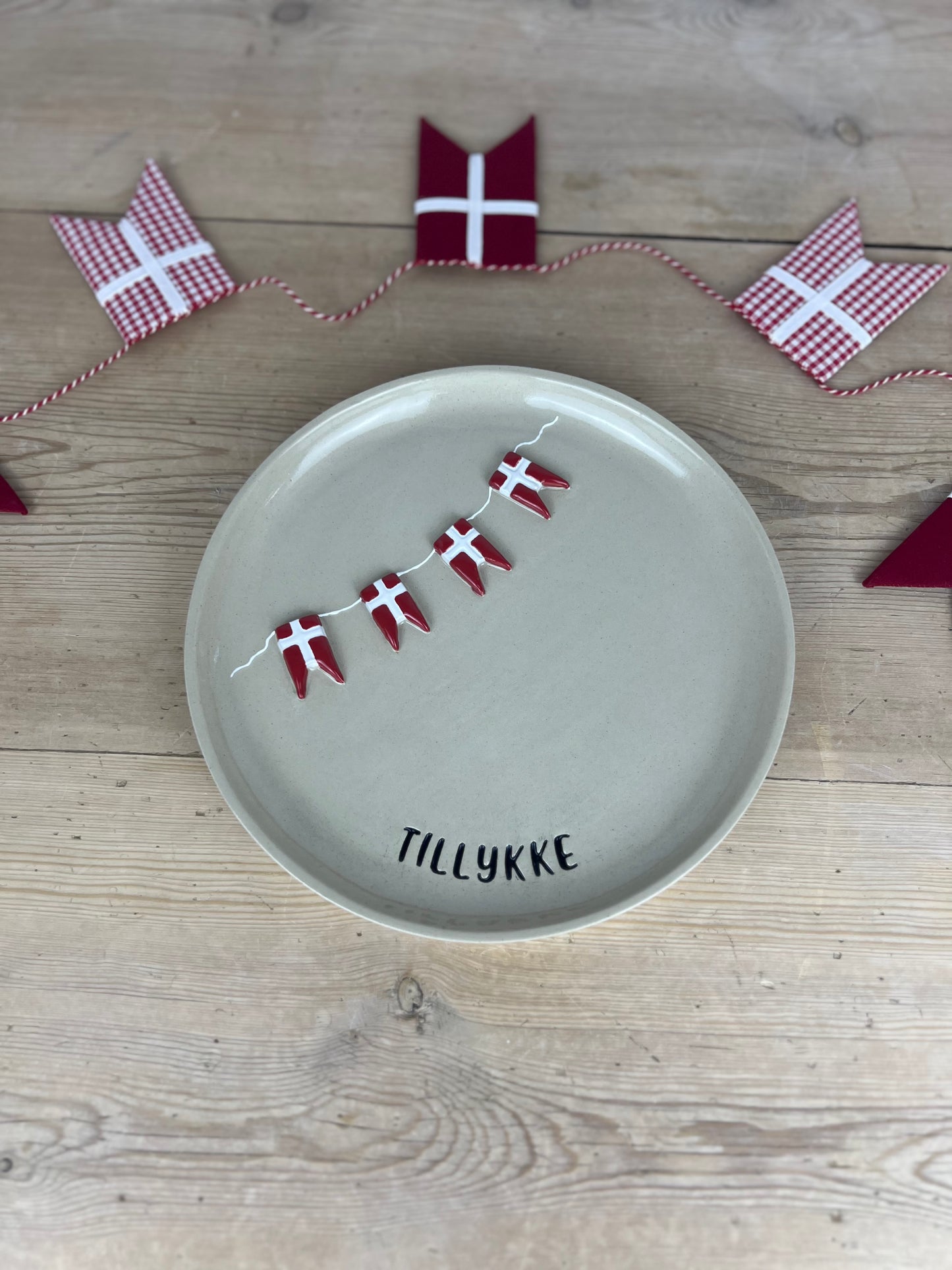 Mellem fødselsdagstallerken m. flag