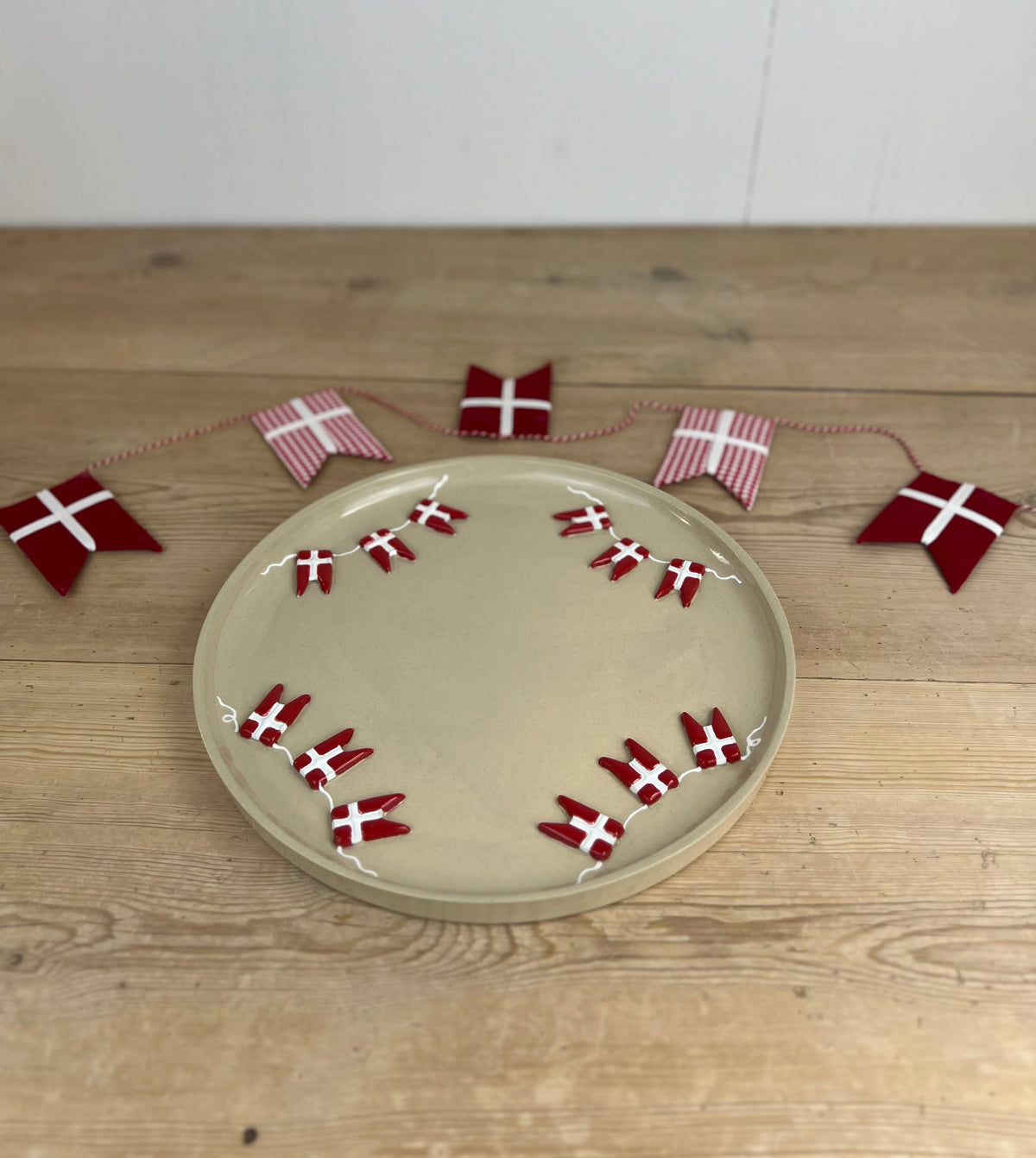 Stor fødselsdagstallerken m. flag