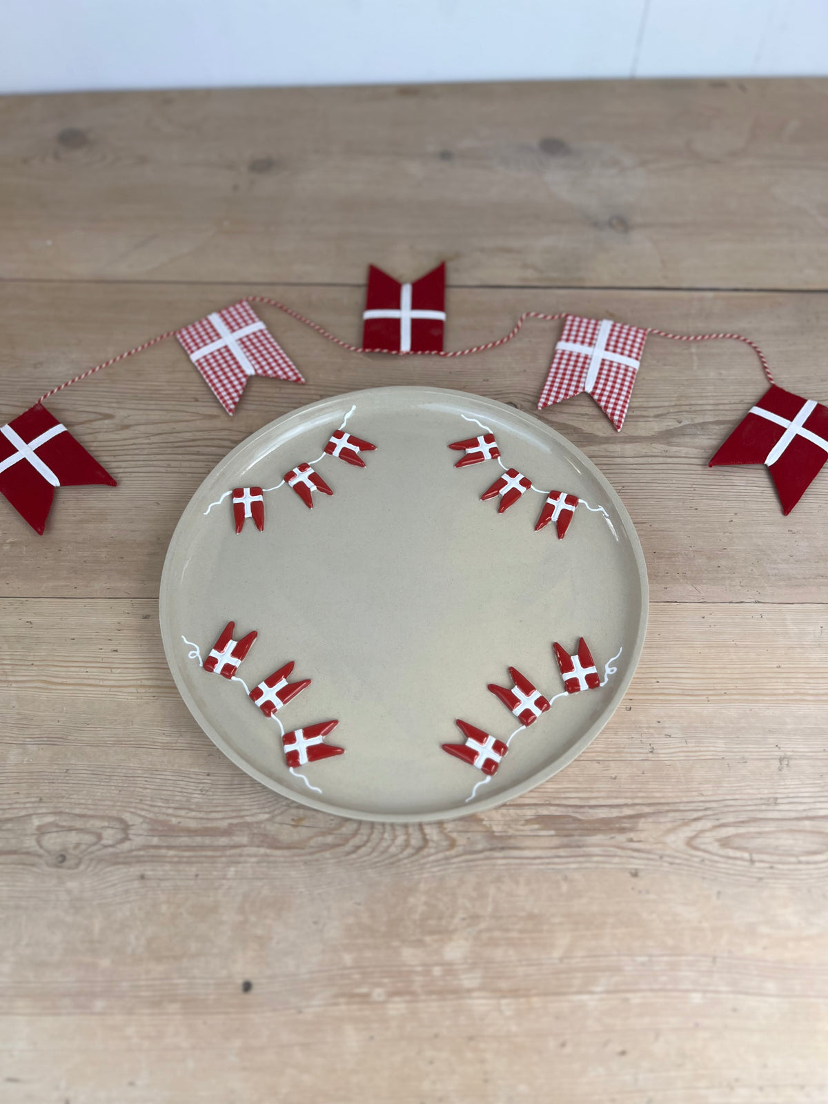 Stor fødselsdagstallerken m. flag