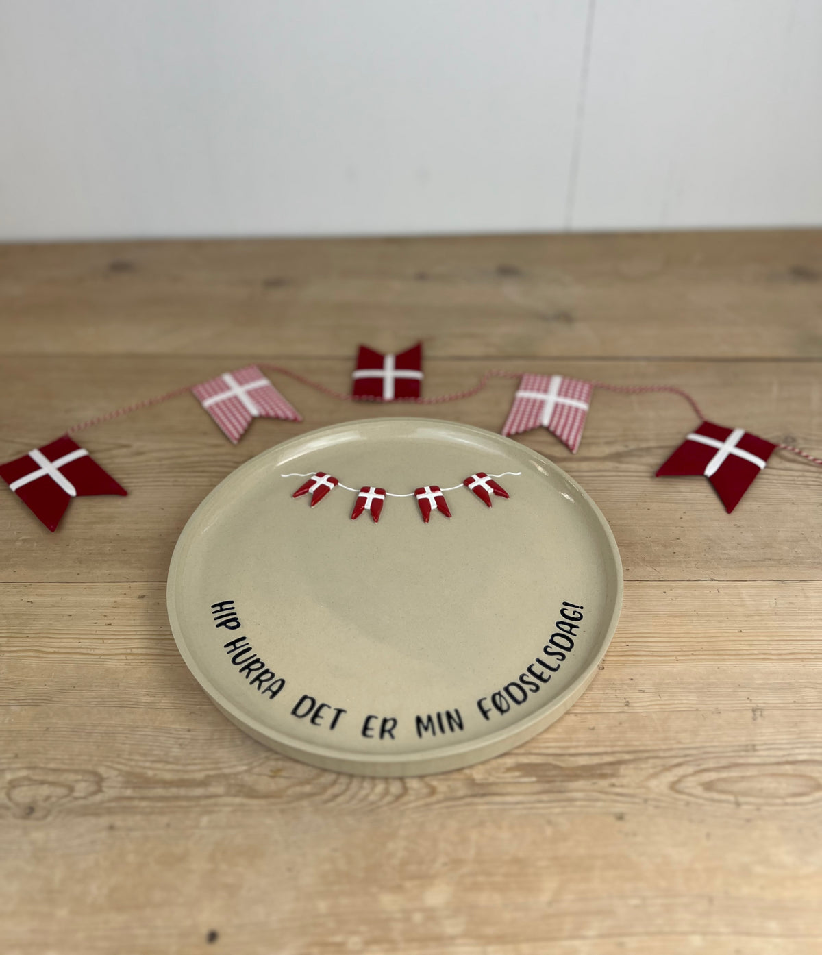 Stor fødselsdagstallerken m. flag