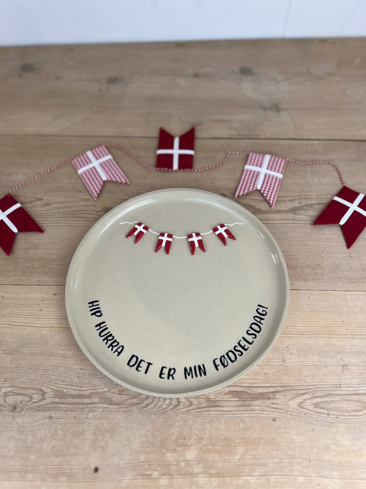 Stor fødselsdagstallerken m. flag